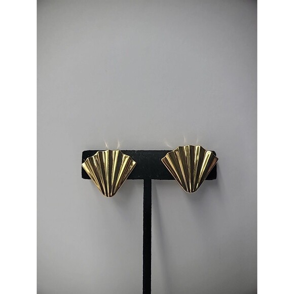 Vintage Monet Earrings Clip On Gold Tone Fan Shaped Jewelry Costume - Picture 1 of 12
